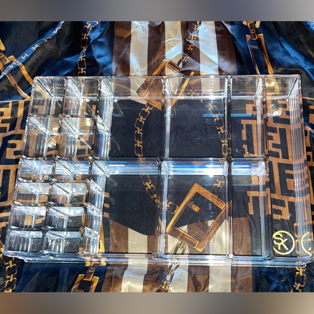 Acrylic Organizer✨